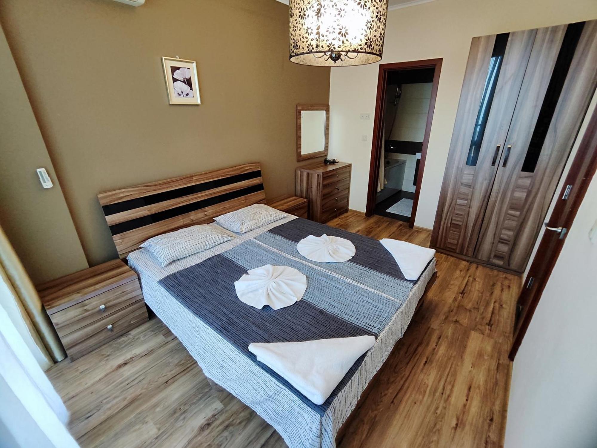Europroperties Golden Line โกลเดน แซนส์ ภายนอก รูปภาพ